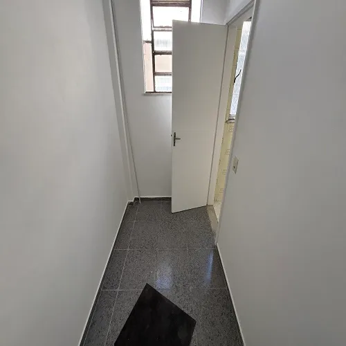 Furnished? No: 2-bedroom apartment with glass shower
