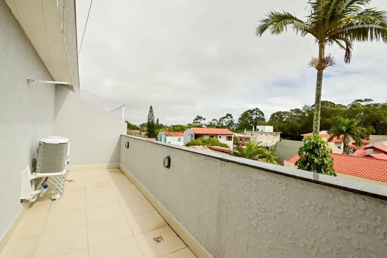 Furnished 1-bedroom apartment with 3 bathrooms — photo 12