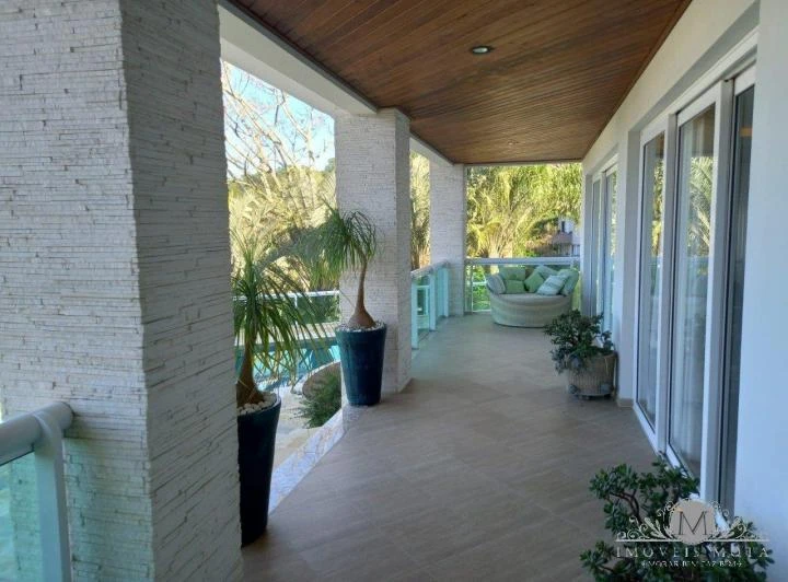 Casa de 300 m² com 5 suítes e vista para água e montanhas — photo 2