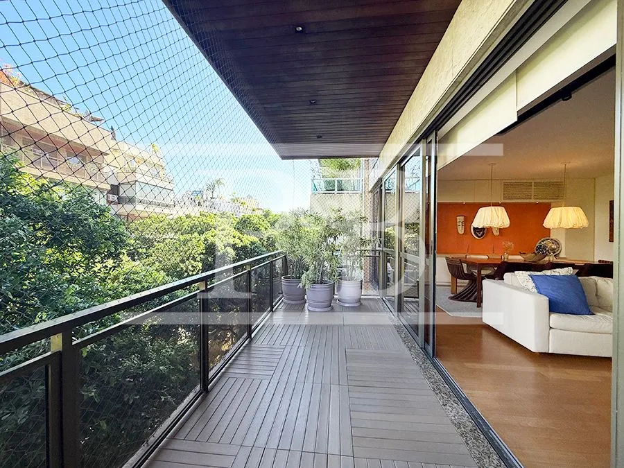 Apartamento de 3 dormitórios com 240 m² e 3 vagas — photo 2