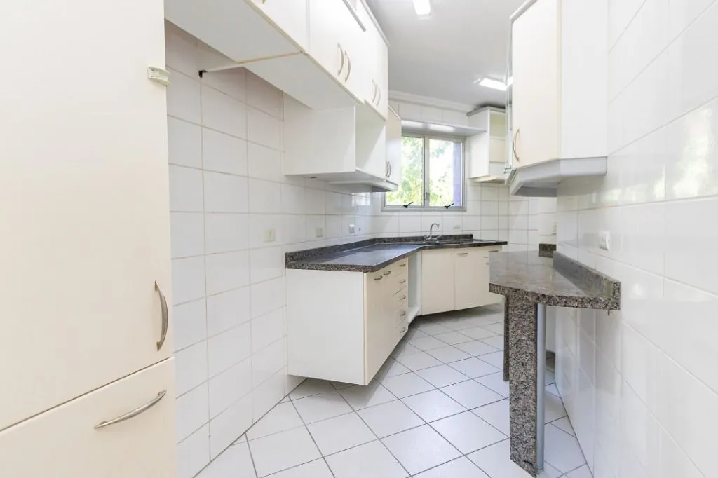 214 m² apartment with a balcony and 3 bedrooms — photo 14