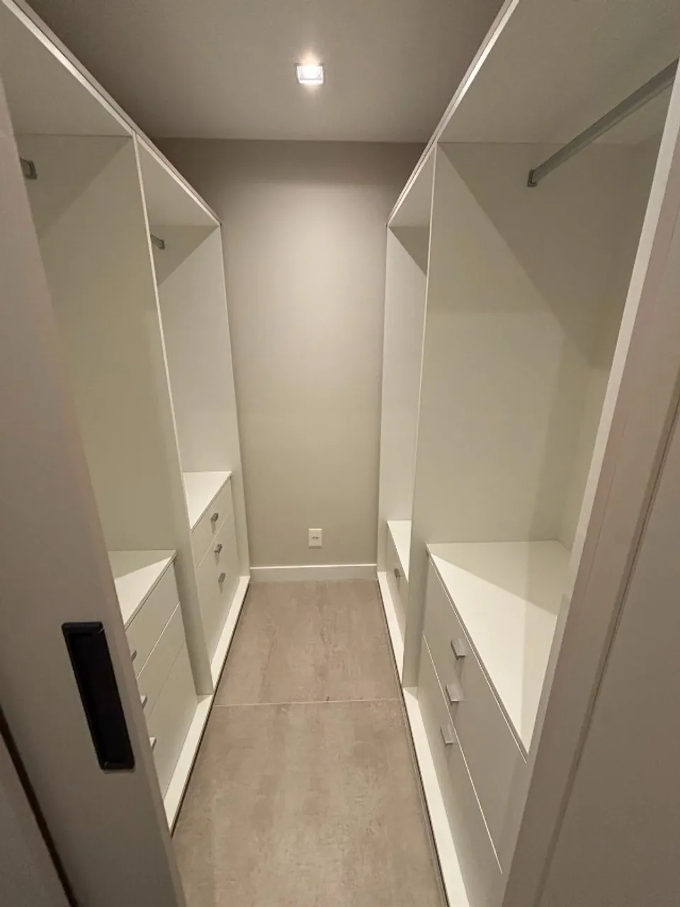 3-bedroom apartment with closed kitchen and gas stove — photo 15