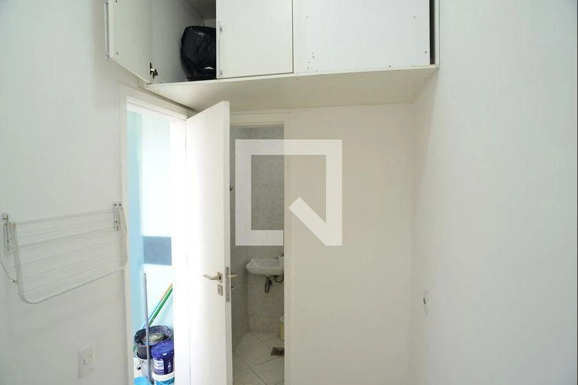 3-bedroom apartment with a walk-in closet — photo 44