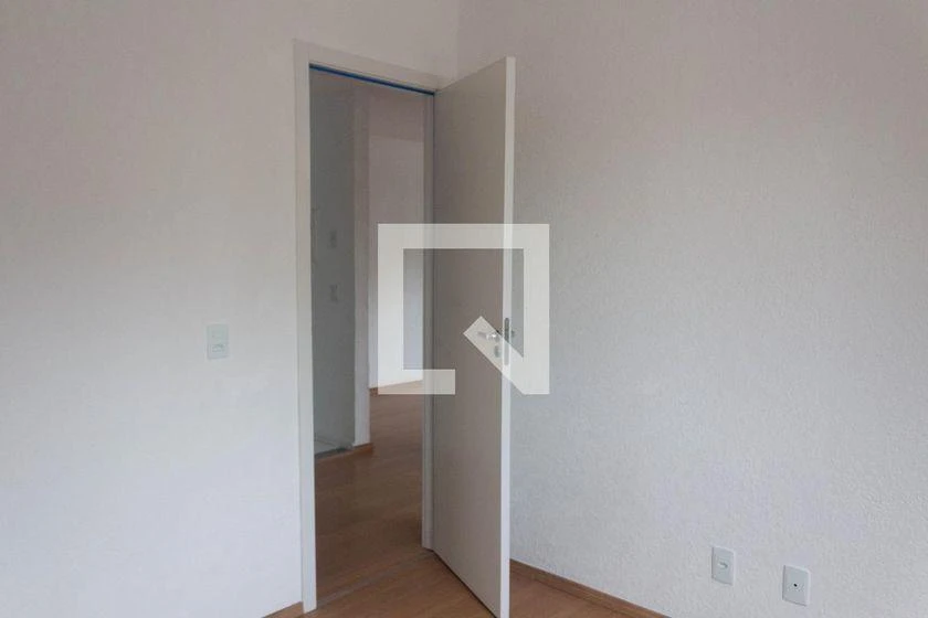 Apartamento de 2 quartos com piso de madeira ou laminado — photo 37