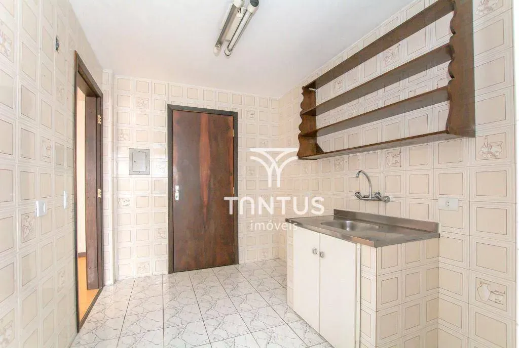 Wood or laminate floors in a 2-bedroom apartment, 66 m² — photo 18