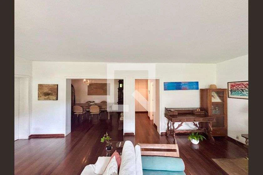 Apartment with 4 bedrooms and an en-suite bathroom — photo 16