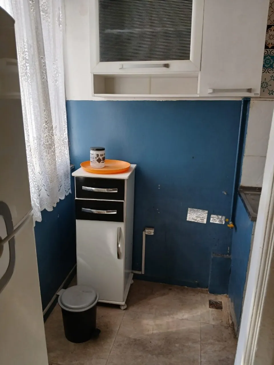 Furnished 1-bedroom apartment with a glass shower — photo 2
