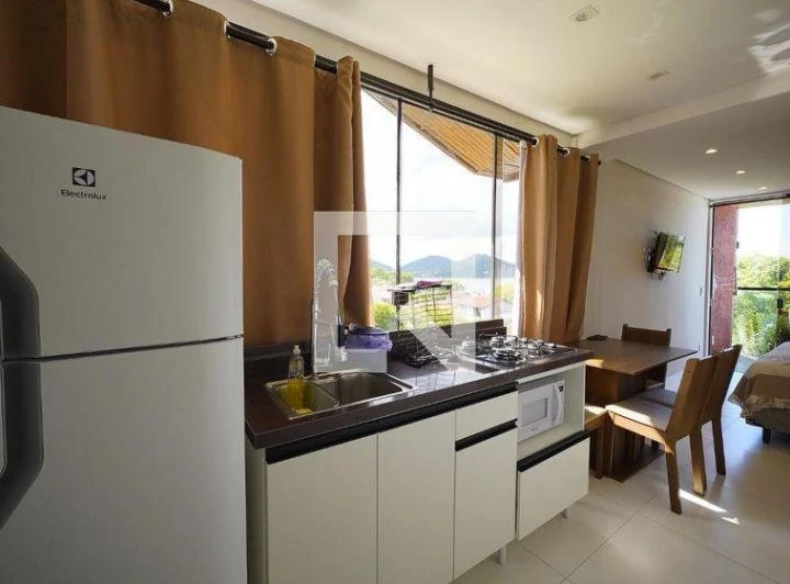 Furnished 1-bedroom apartment with balcony and built-in grill