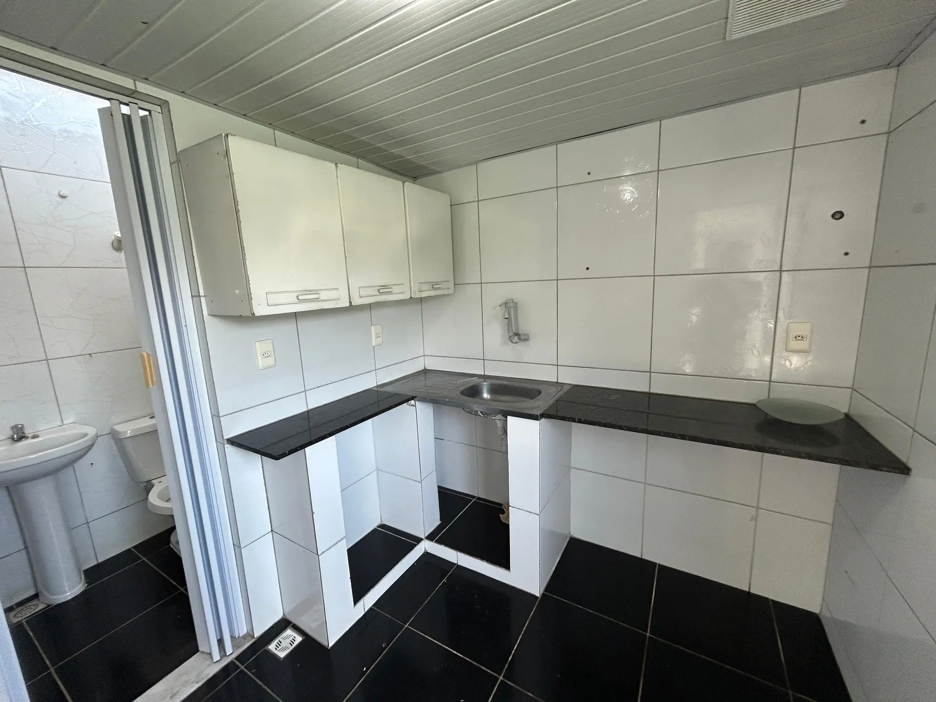 Rental house with a compact kitchenette and 1 bedroom — photo 16