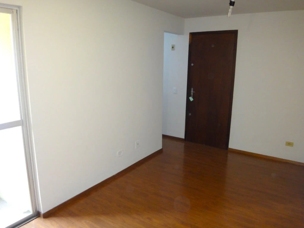 2-bedroom apartment with wood or laminate floors — photo 10