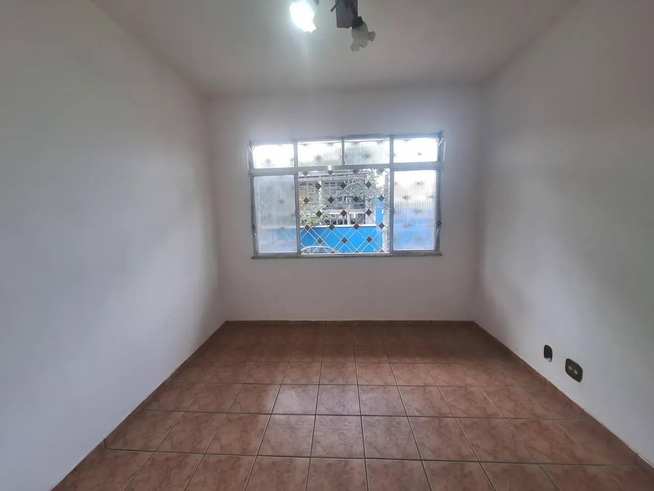 Unfurnished rental apartment with 2 bedrooms and 2 baths — photo 2