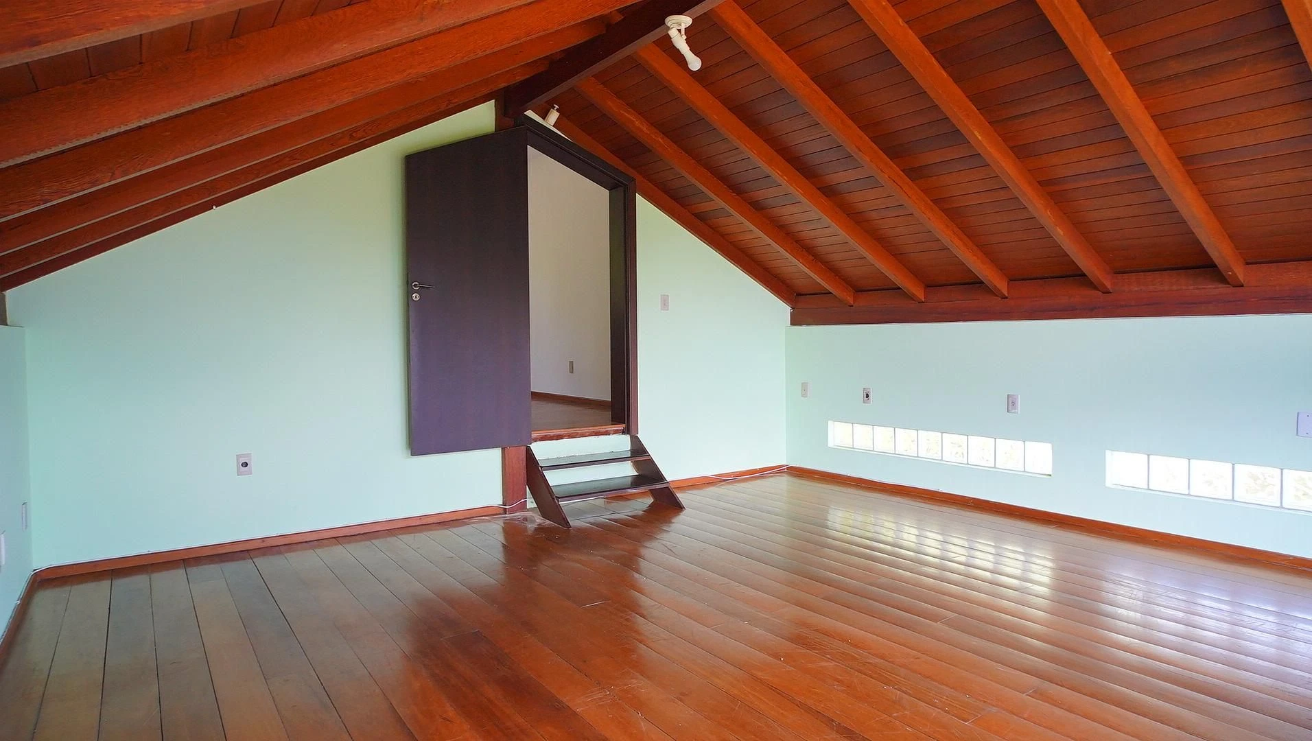 Панорамні вікна та 4 спальні: будинок 735 м² — photo 68