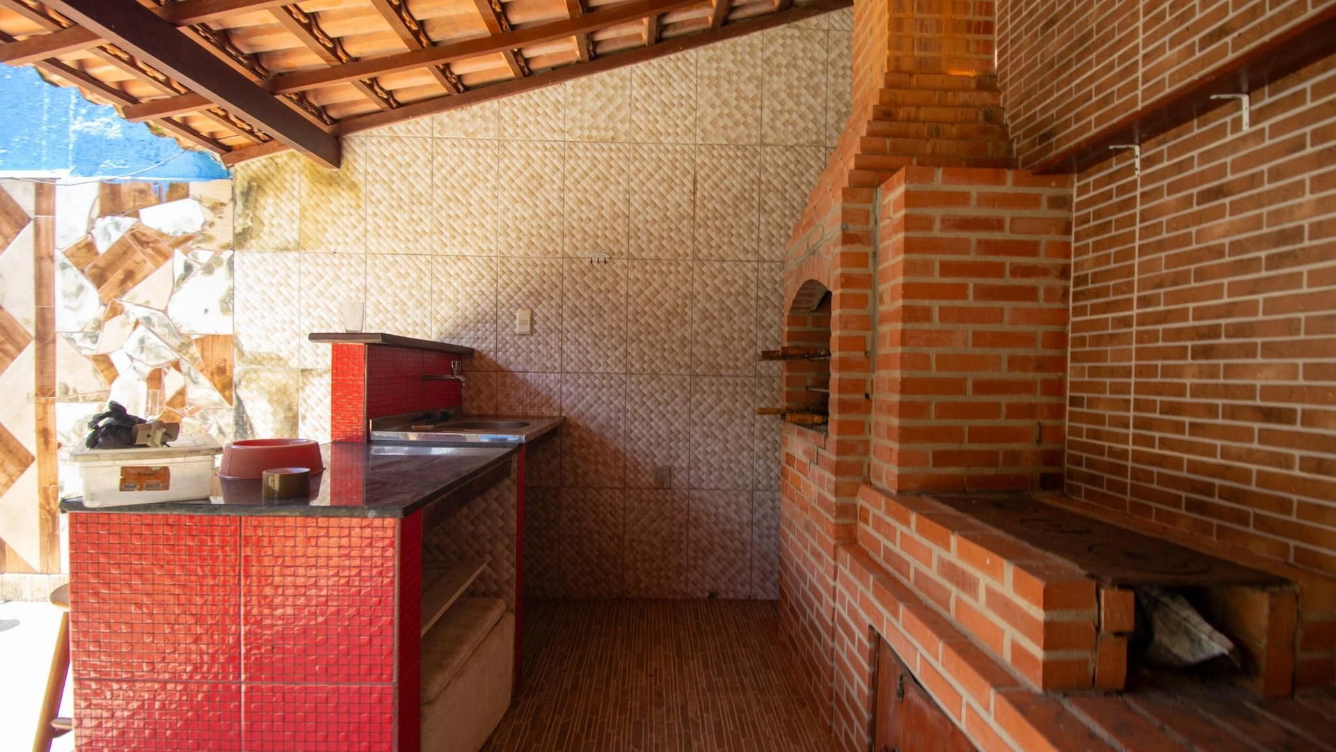House, 260 m², with a grill on the balcony — photo 25