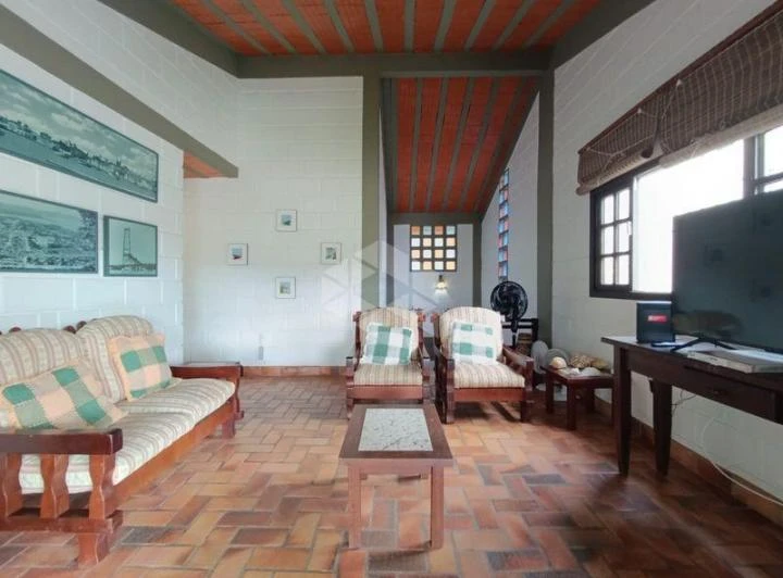 House with 3 bedrooms and shared BBQ area — photo 8
