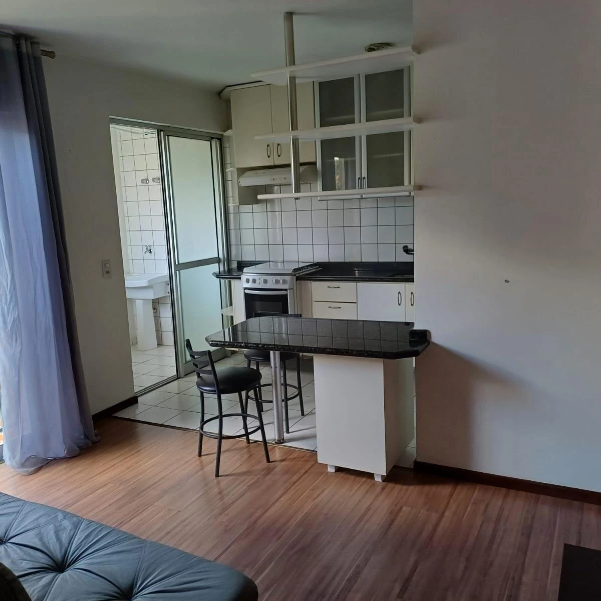 One-bedroom apartment with a washing machine in Curitiba — photo 18