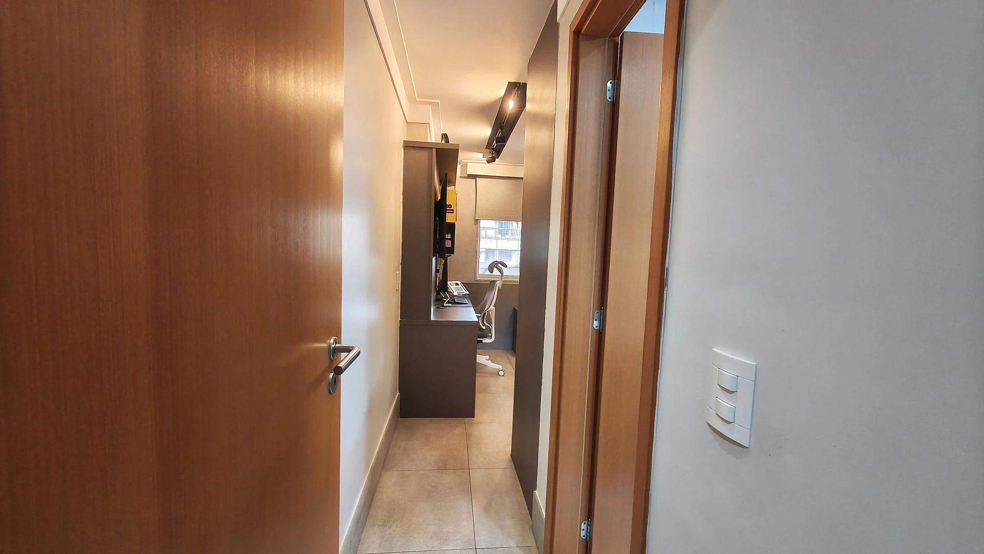 Furnished apartment, 160 m², with a glass-enclosed balcony — photo 16