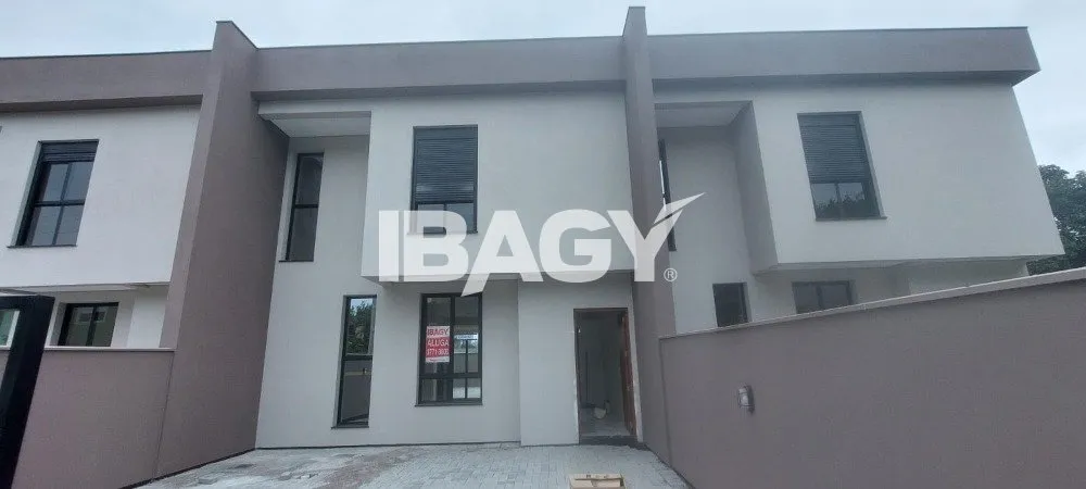 Casa com 3 quartos e 2 banheiros, cozinha integrada