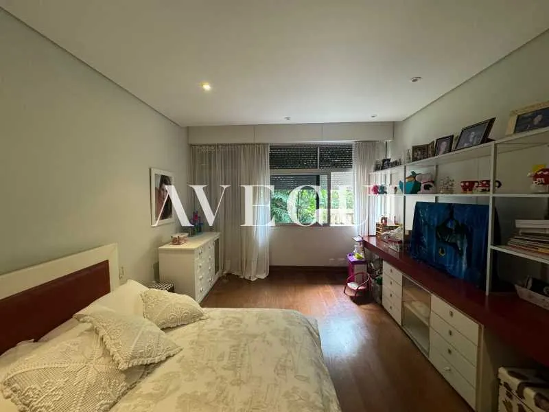 Apartment with 5 bedrooms and a balcony — photo 13