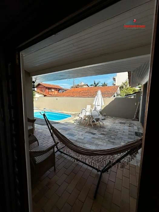 3-bedroom house with a suite, 337 m² and 2 parking spots