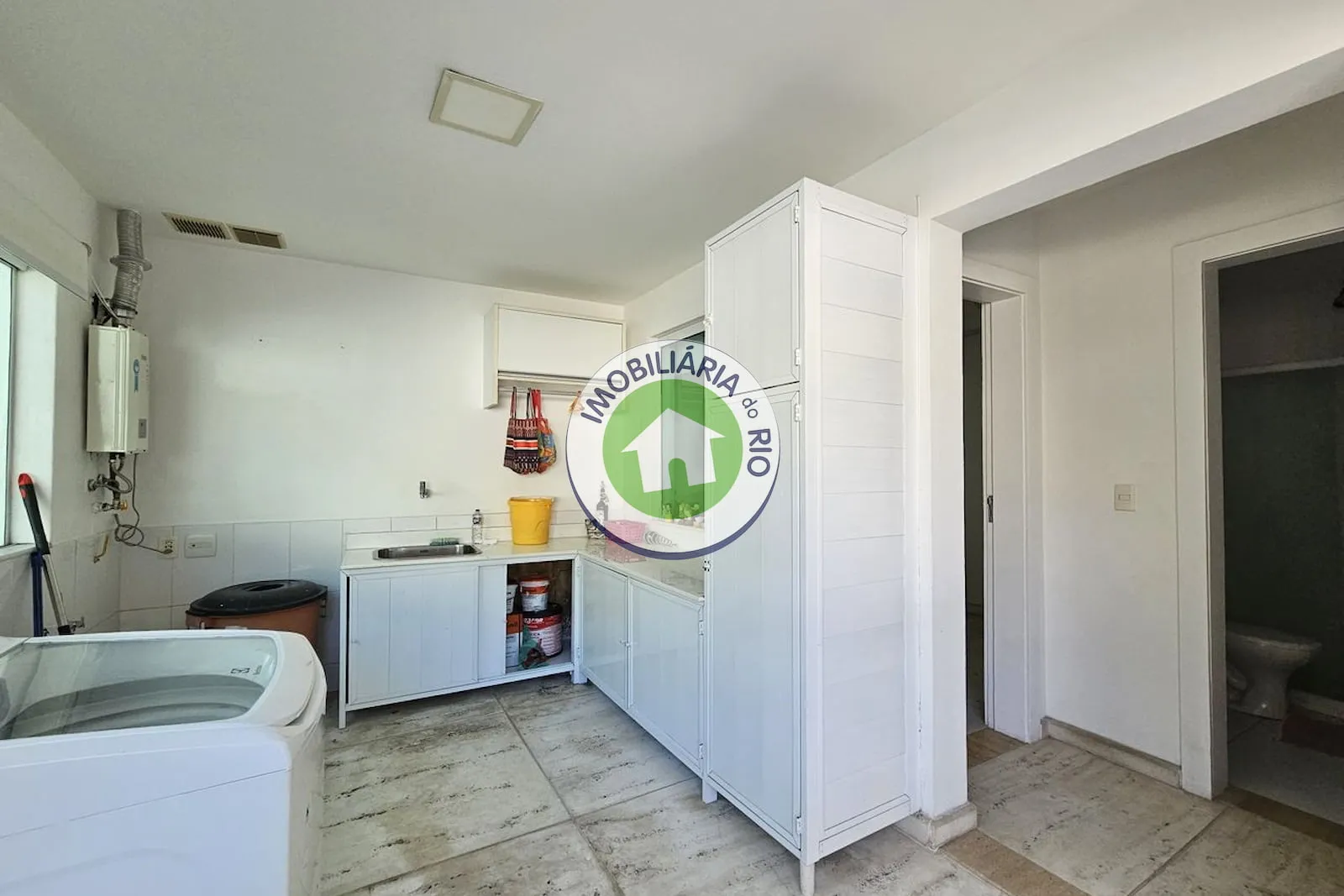 Casa com 5 quartos e 5 banheiros, cozinha fechada — photo 15