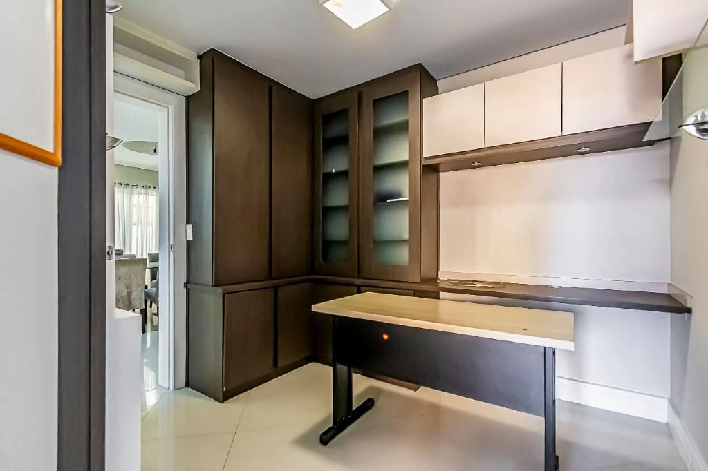 5-bedroom house with a private pool in Curitiba — photo 8