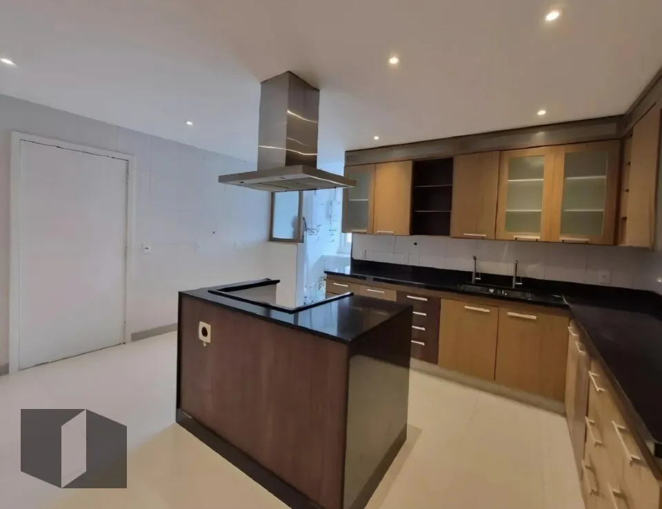Penthouse with 5 bedrooms and balcony BBQ — photo 49