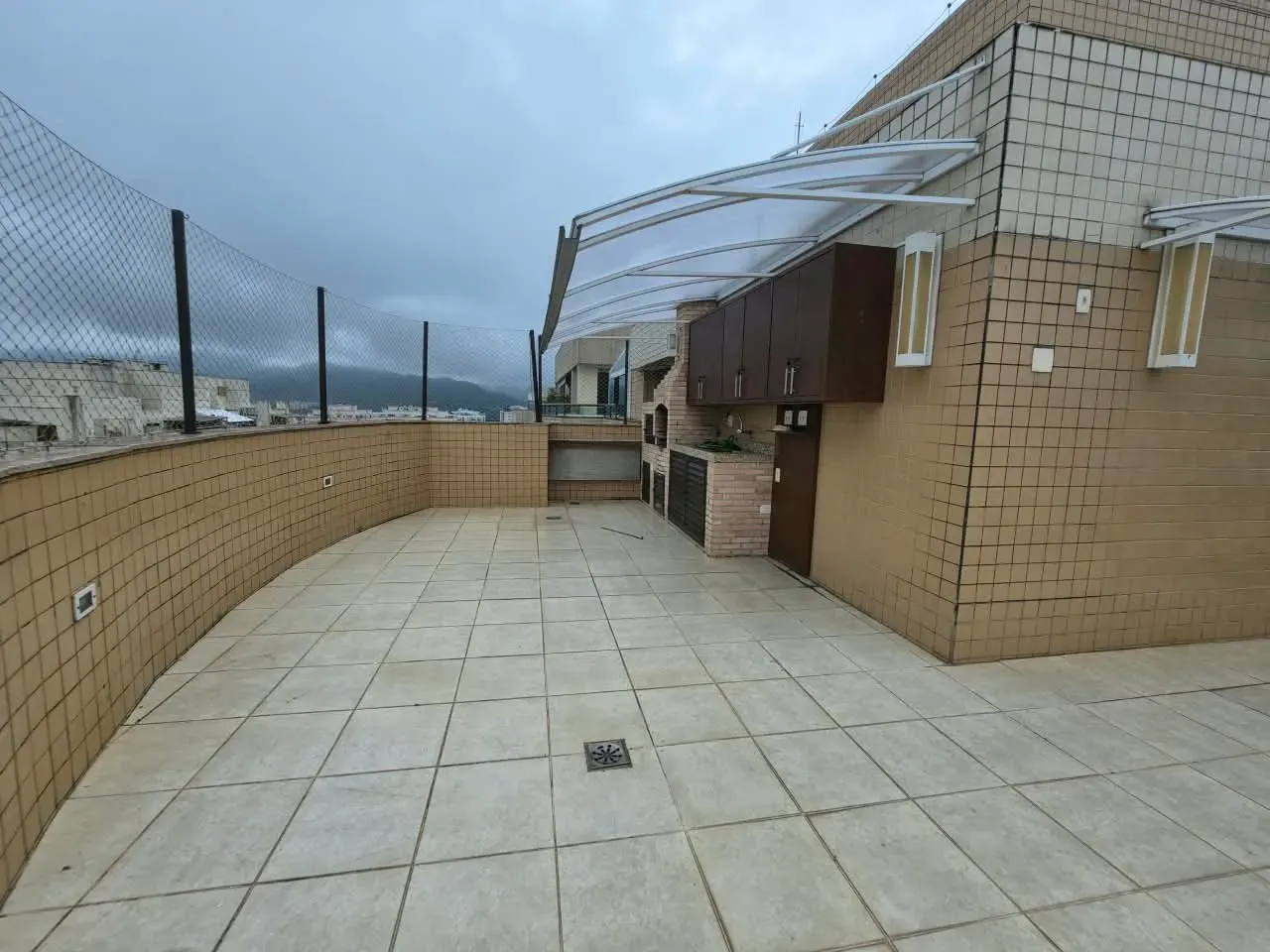 240 m² apartment with a bathtub and a grill on the balcony — photo 11