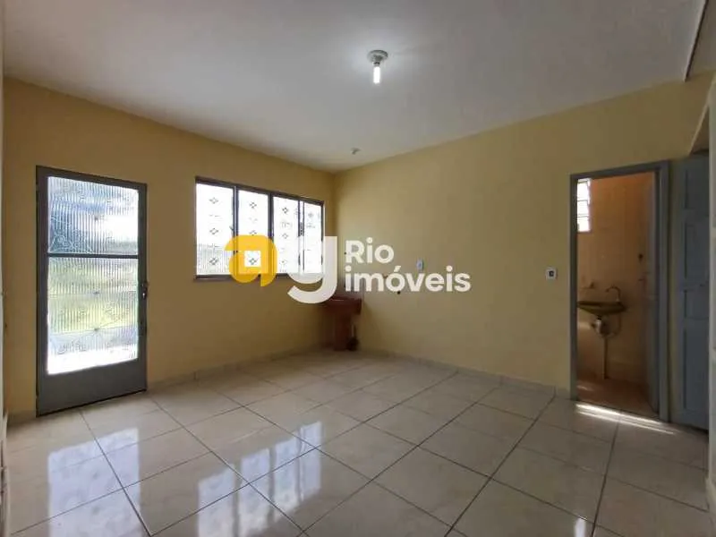 Casa de rua com 3 quartos, 2 banheiros e 100 m² — photo 16