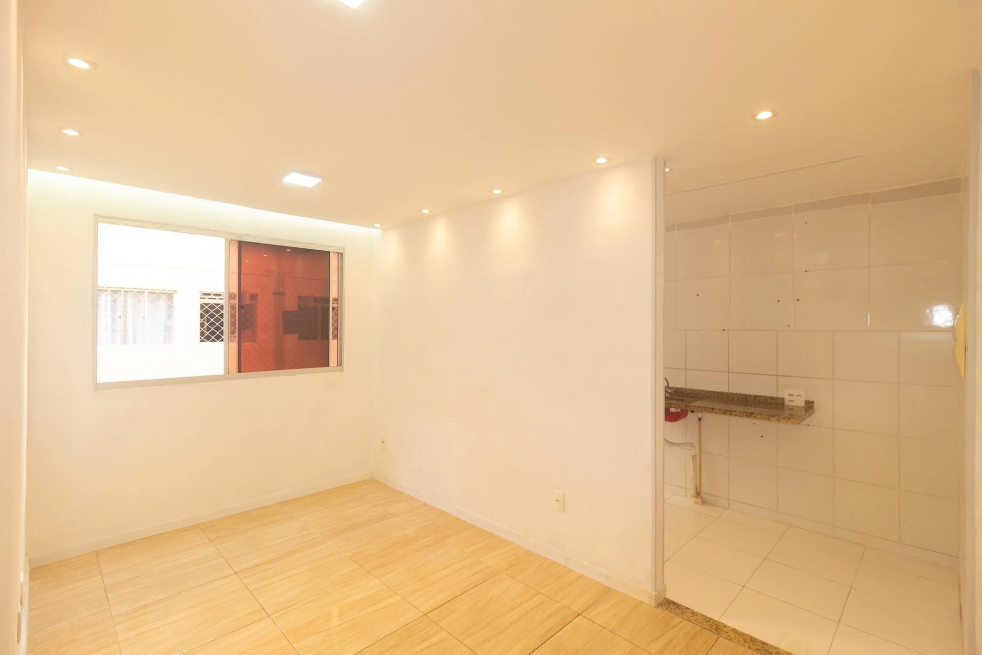 Unfurnished 2-bedroom apartment with 1 parking space — photo 2