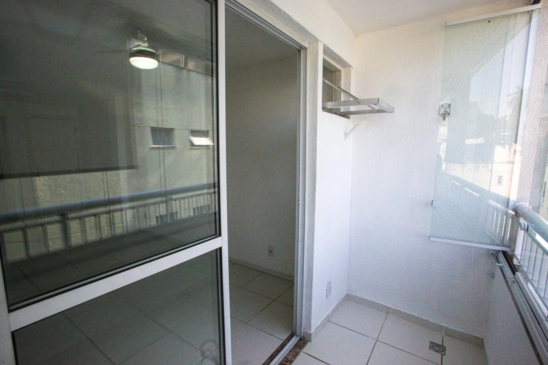 Glass-enclosed balcony in a 3-bedroom apartment, 131 m² — photo 21