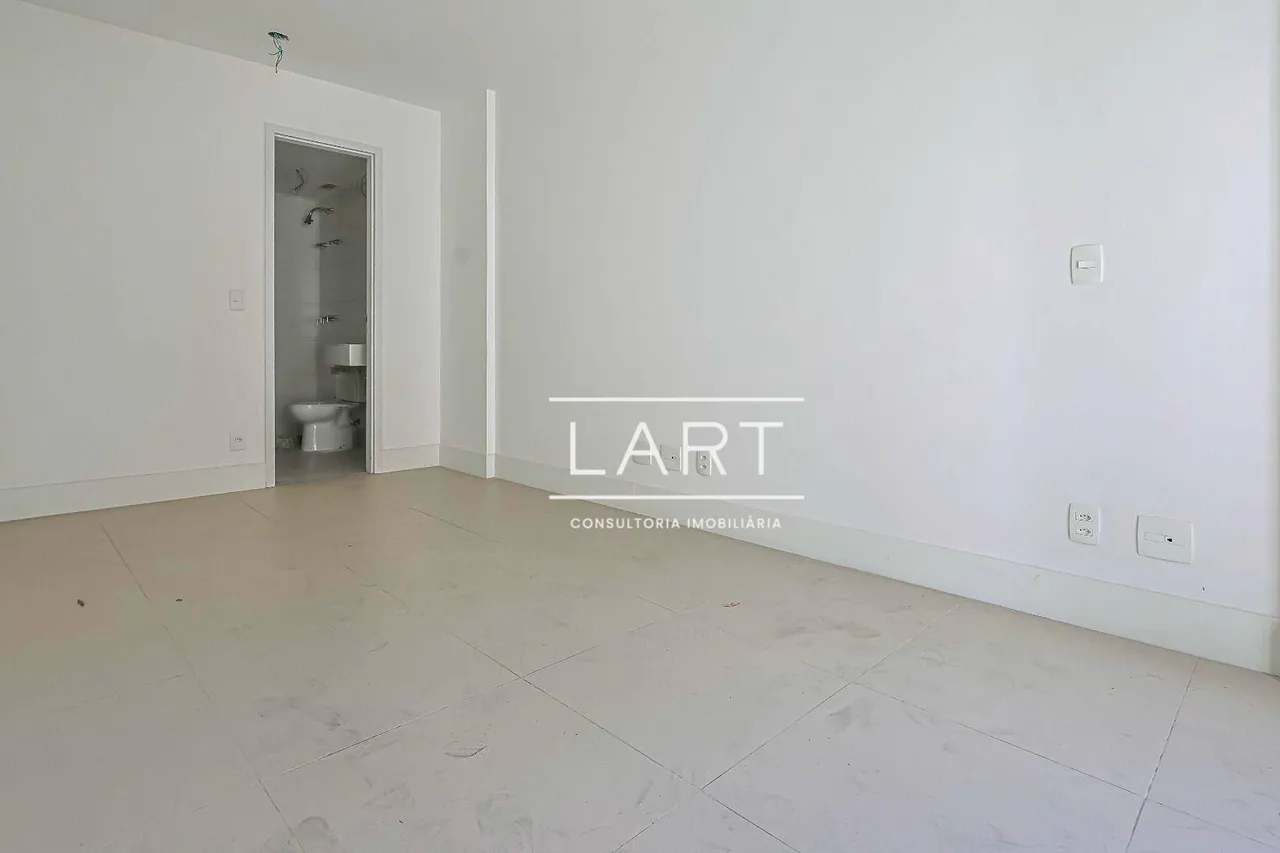 Top-floor apartment with 3 bedrooms and 2 bathrooms — photo 7