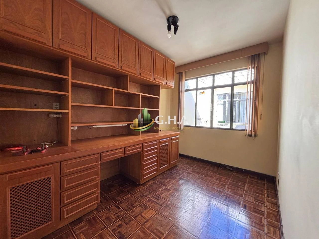 Sobrado com 6 dormitórios e guarda-roupas embutidos — photo 4