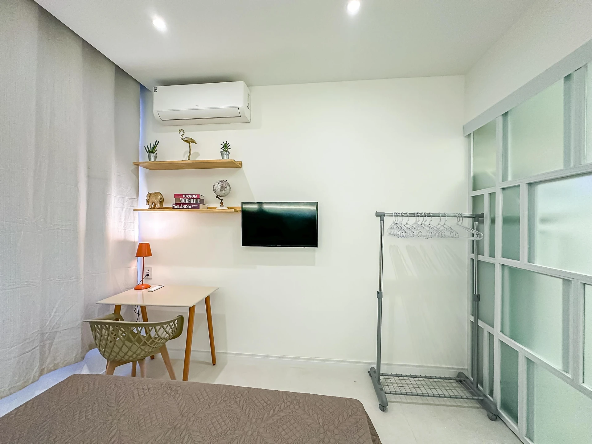 Меблированная квартира с 1 спальней и кухней open-plan — photo 39