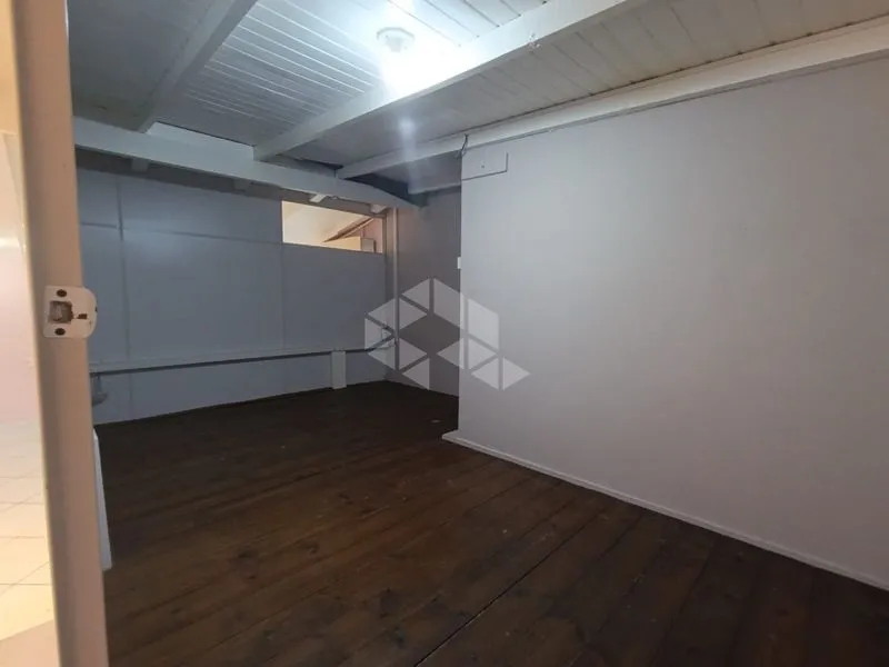 80 m² studio with balcony and air conditioning — photo 10