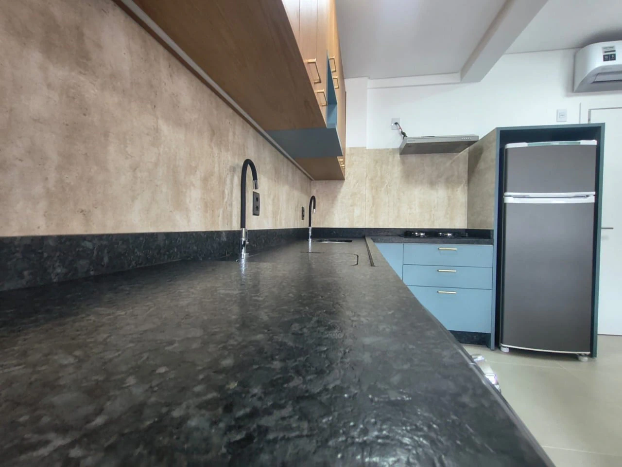 Furnished apartment, 32 m², with floor-to-ceiling windows — photo 24