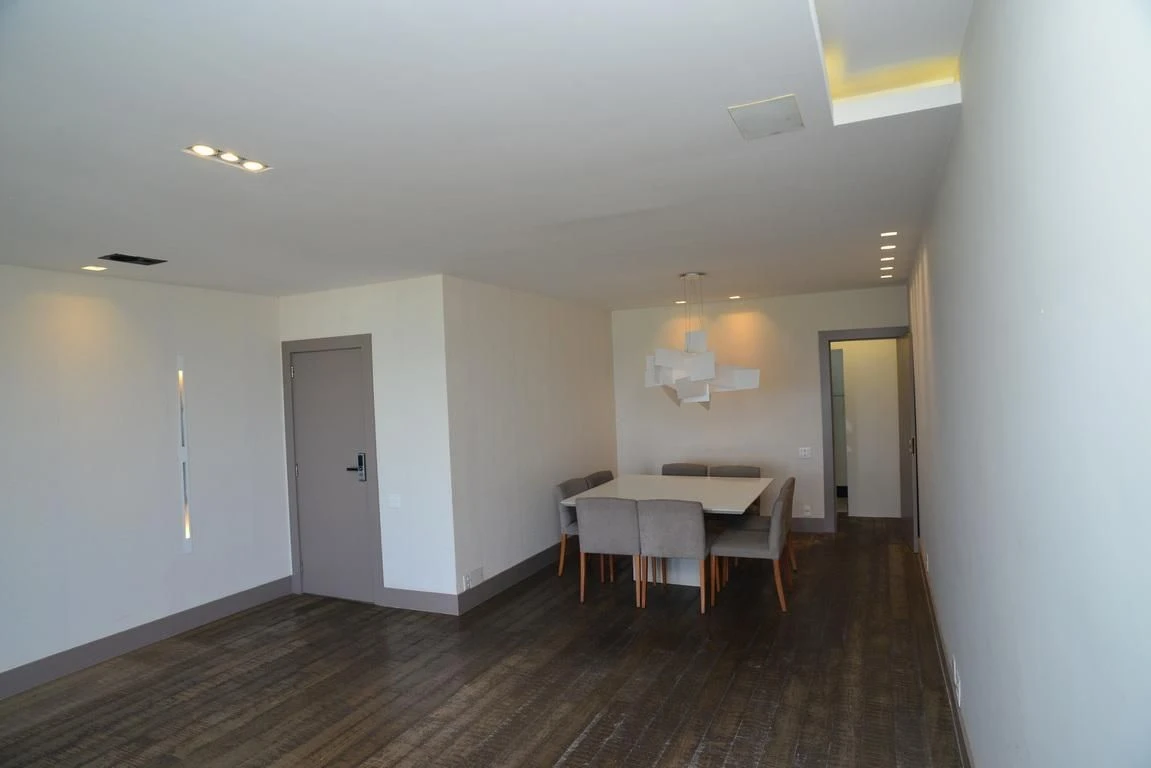 3-bedroom apartment in a building with a gym — photo 17