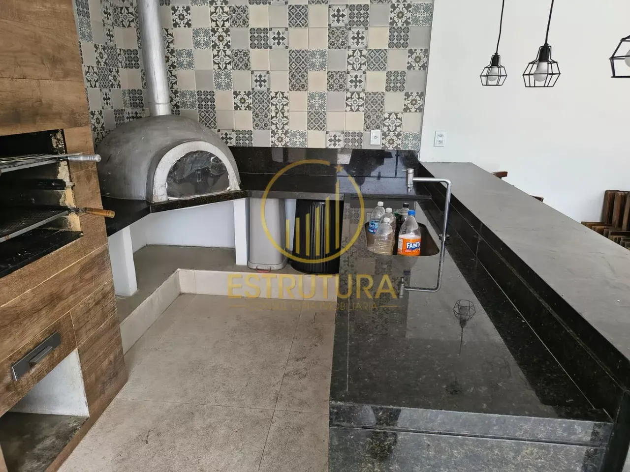4-bedroom apartment with enclosed glass balcony — photo 20