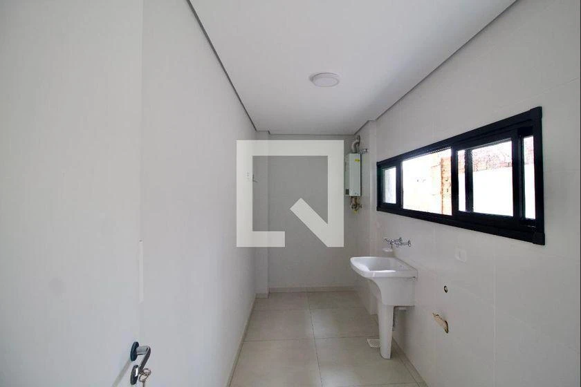 3-bedroom house with floor-to-ceiling windows — photo 4