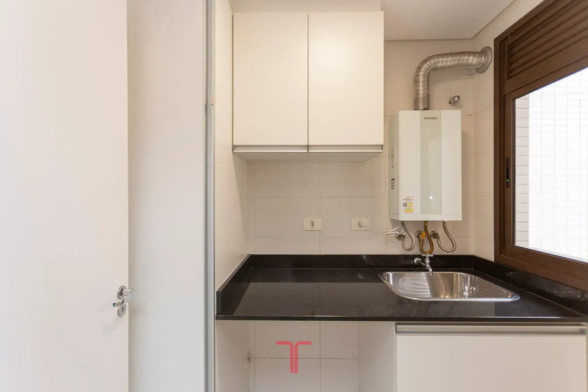 3-bedroom apartment in a building with a pool — photo 50