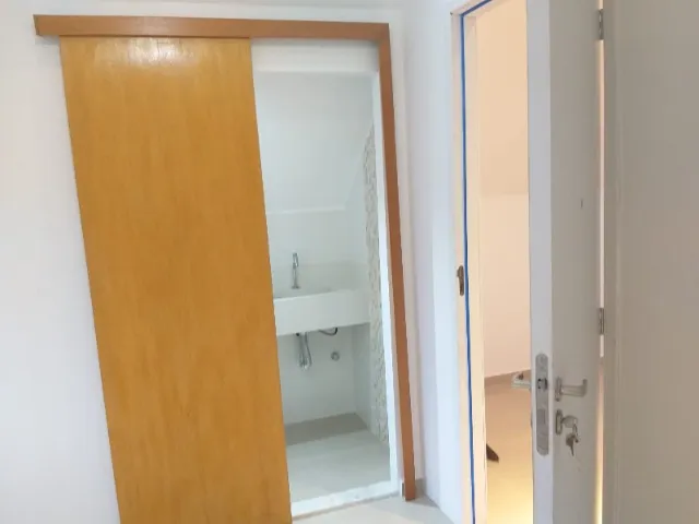Casa com 5 quartos e 5 banheiros, cozinha com fogão a gás — photo 8