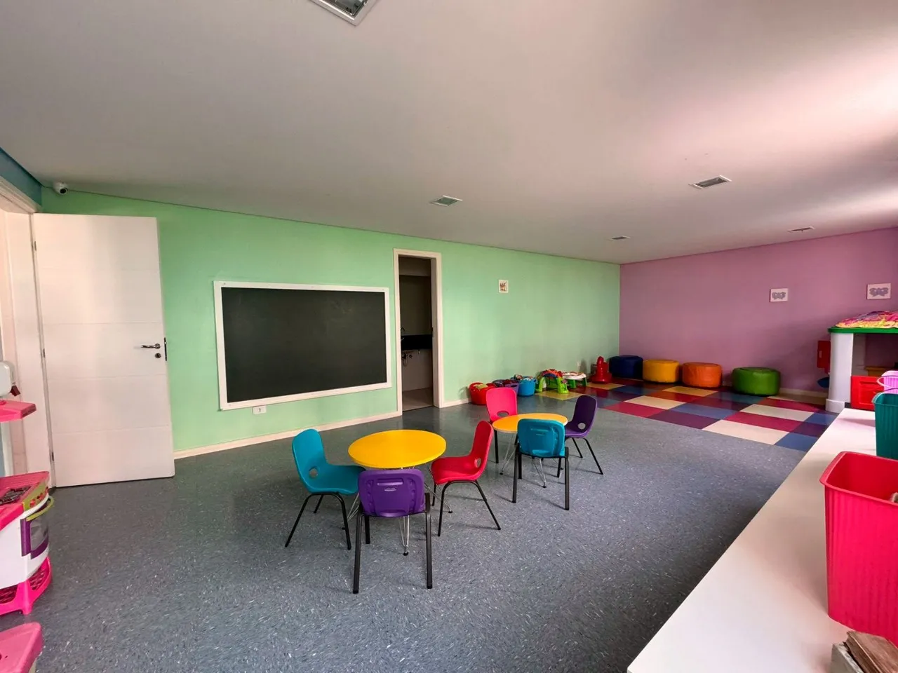 Home office in a 3-bedroom apartment, 141 m² — photo 18
