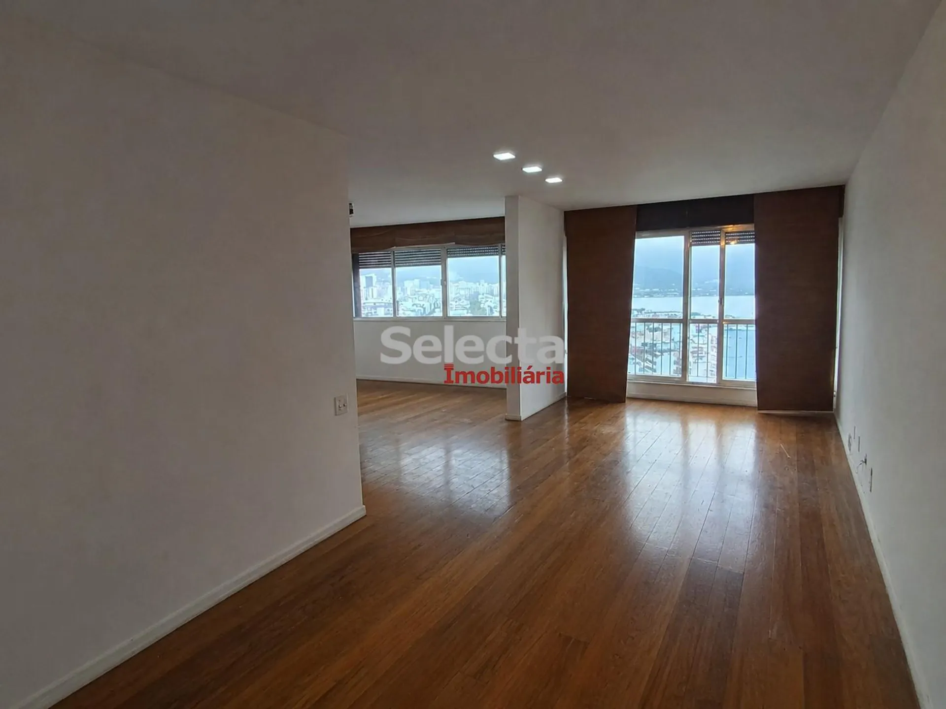 3-bedroom apartment with a water view in Rio de Janeiro — photo 5