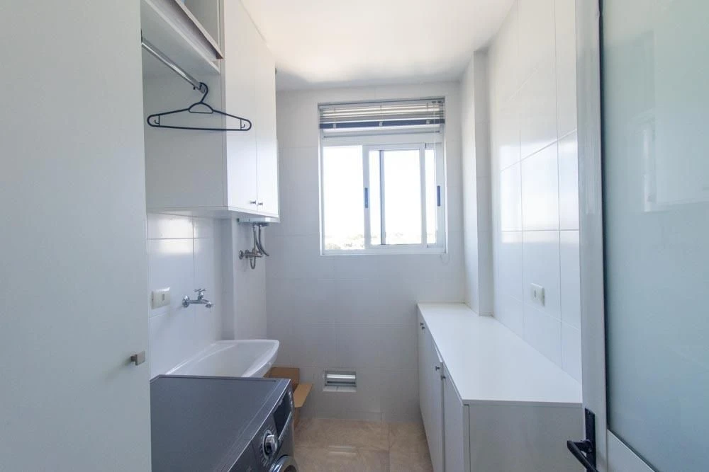 Furnished 2-bedroom apartment with an open-plan kitchen — photo 6
