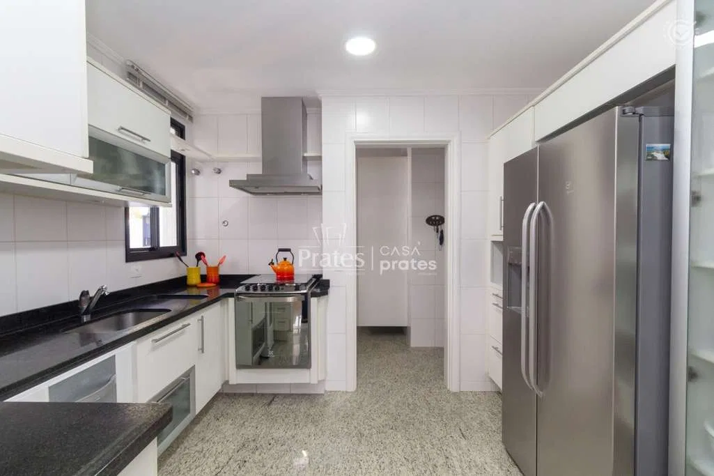 3-bedroom apartment with a bathtub — photo 2