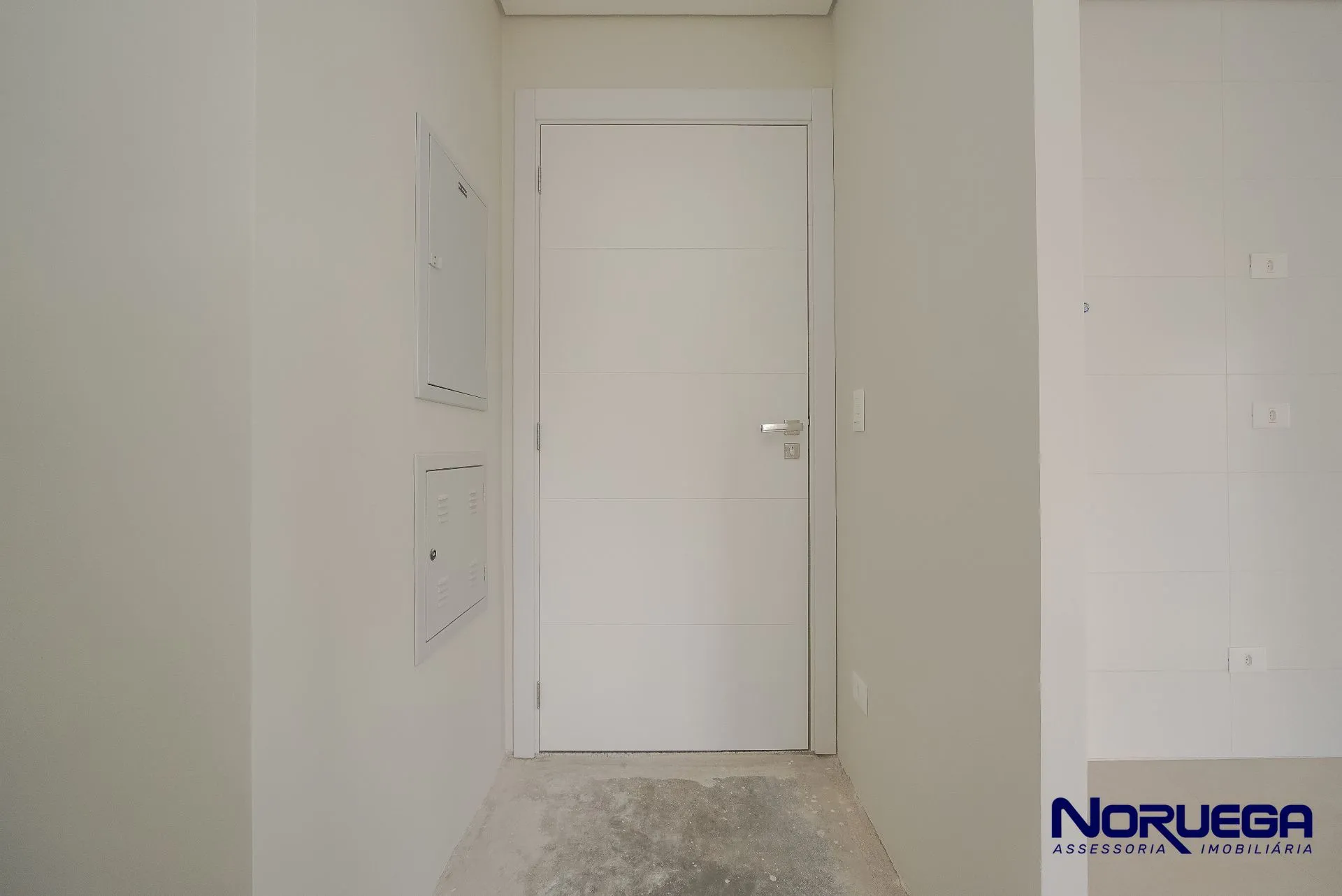 3-bedroom apartment with a glass-enclosed balcony — photo 26