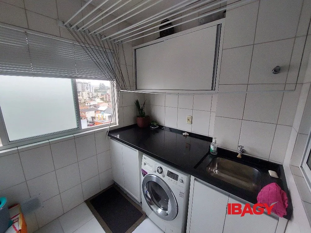 Apartamento amueblado de 4 dormitorios con balcón cerrado y 159 m² — photo 9