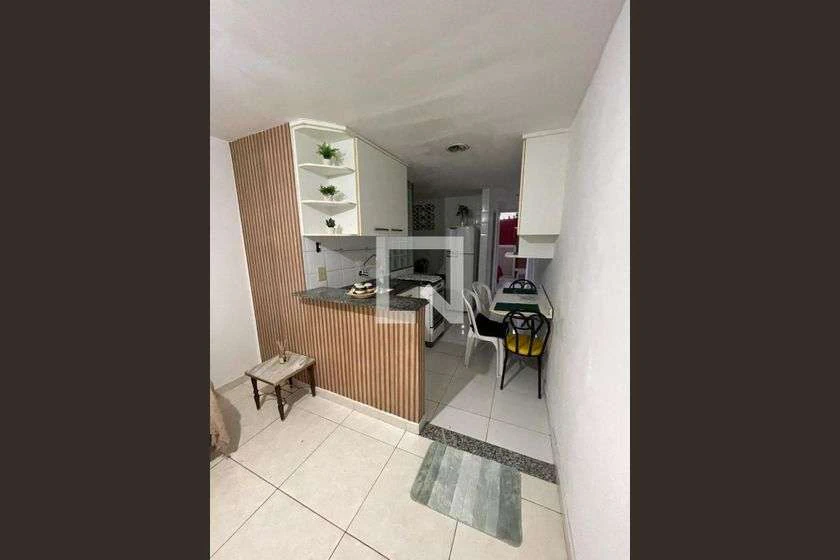Apartamento mobiliado de 1 quarto com cozinha americana