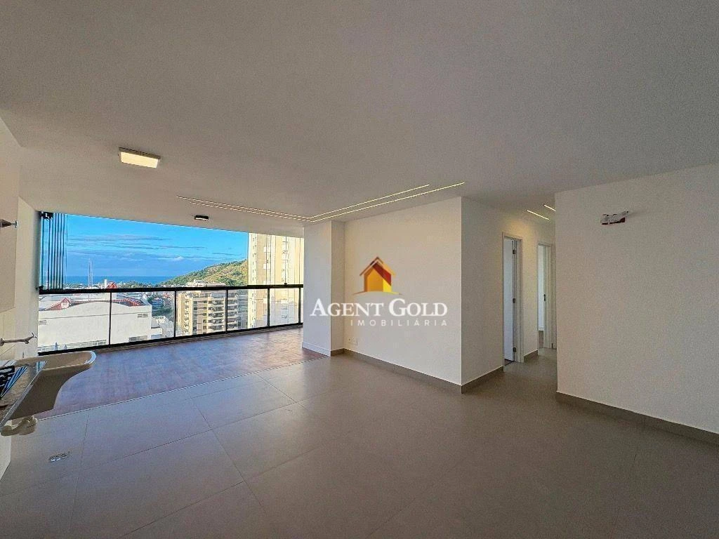 Glass-enclosed balcony in a 3-bedroom apartment, 121 m²