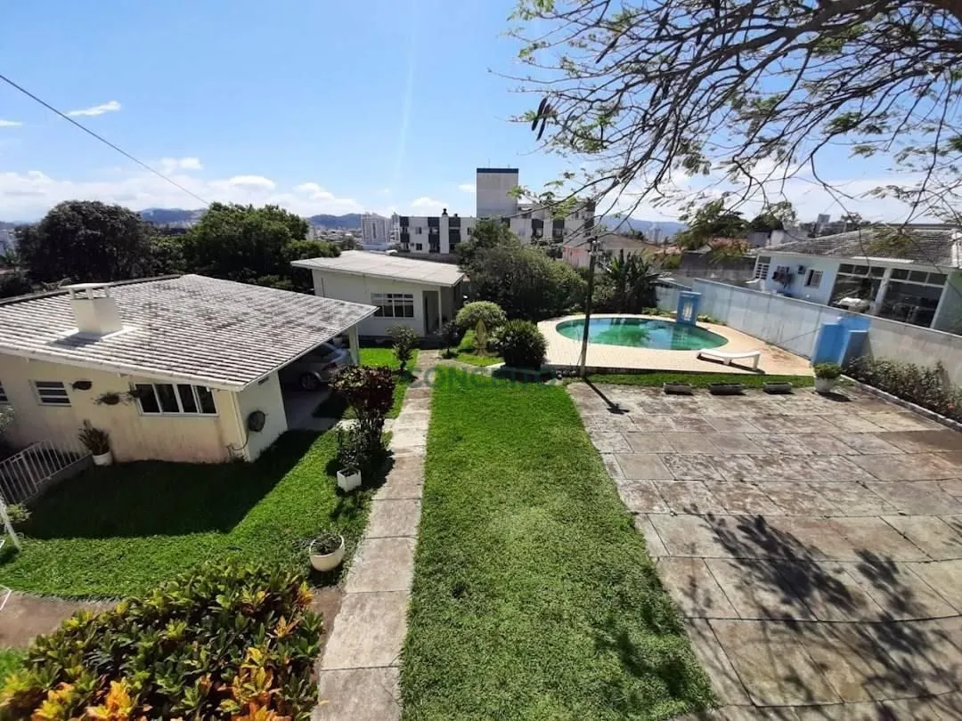 Casa en alquiler con 6 dormitorios y 420 m² — photo 6