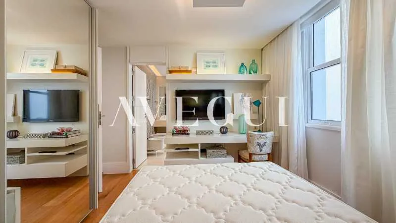 Квартира 530 м²: 4 суїти, 5 ванних і вид на воду — photo 16